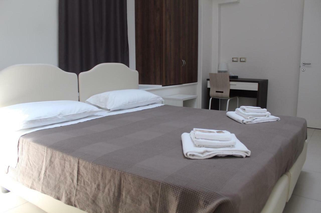 Time Out Aparthotel カザレッキオ・ディ・レーノ エクステリア 写真
